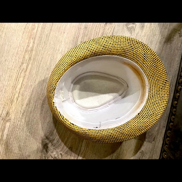 Strawhat, Straw-hat fedora with black band - Picture 3 of 3